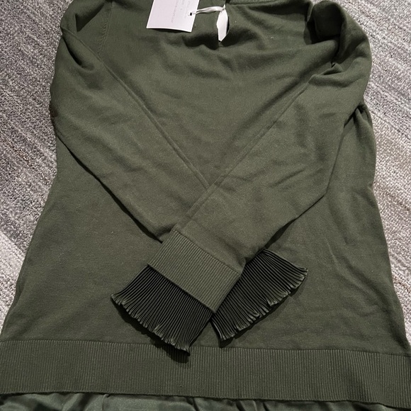 Green embellished sweater - Picture 2 of 4